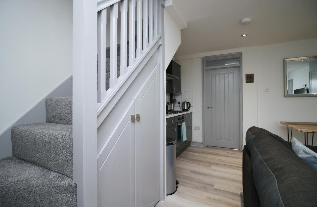 Appartamento Sleeps 6, Smart Tv'S, Parking Swansea & Morriston Hospital Esterno foto
