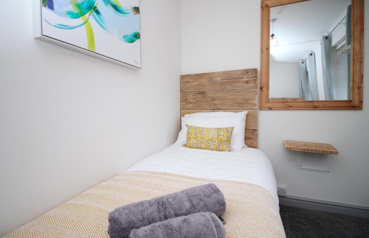 Appartamento Sleeps 6, Smart Tv'S, Parking Swansea & Morriston Hospital Esterno foto
