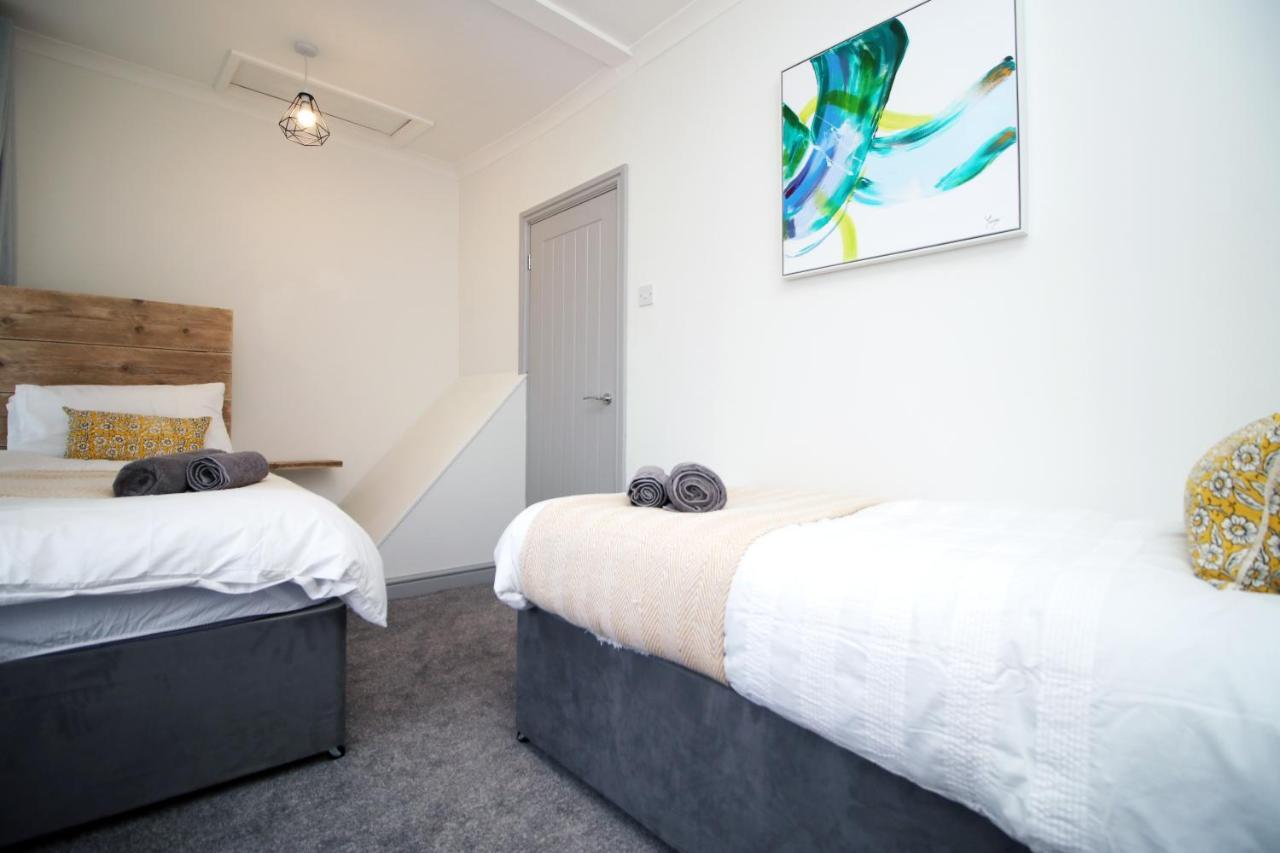Appartamento Sleeps 6, Smart Tv'S, Parking Swansea & Morriston Hospital Esterno foto